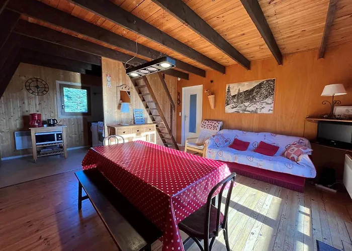 Chalet Atypique Plein De Charme Avec Garage Et Balcon, Ideal Pour Familles - Fr-1-761-33